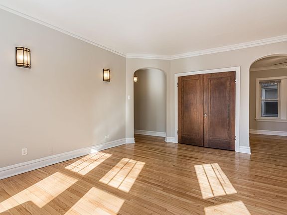 1B 2700 - Living Space