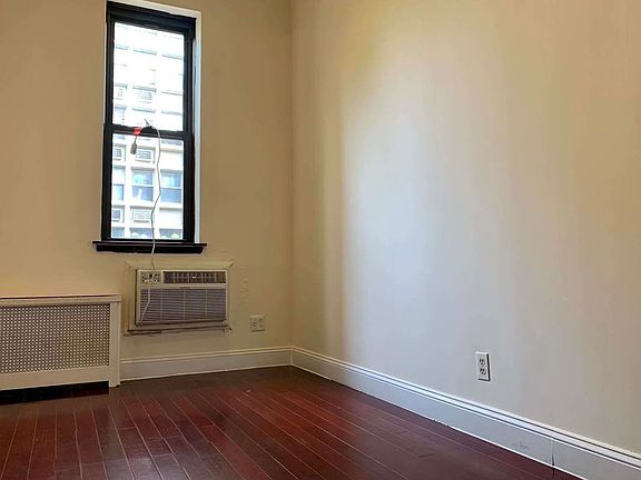 5th image of 161 W 95th St APT 1R