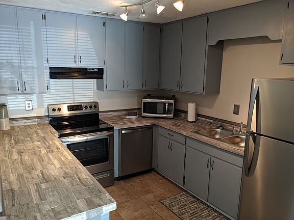 3rd image of 127 Boardwalk Ln