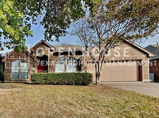 2826 Northwood St, Grapevine, TX 76051