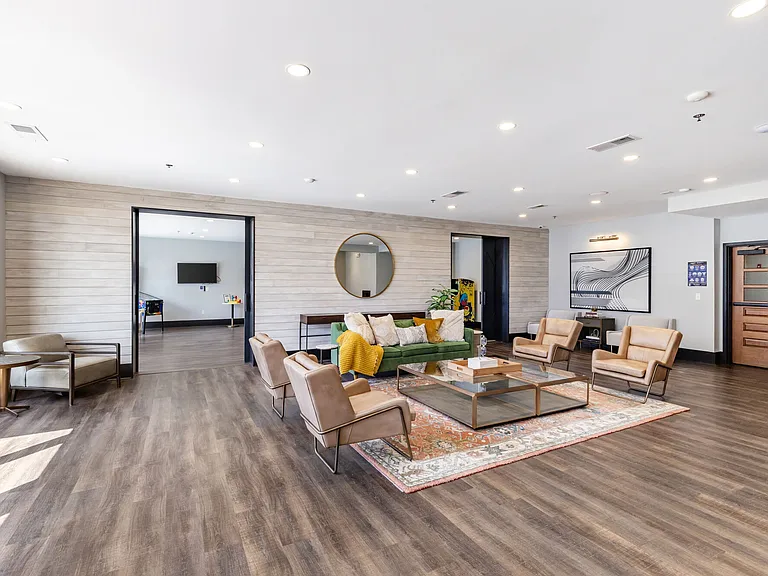 Post House — Photo 18
