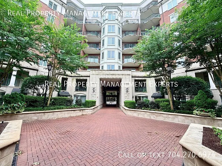 300 W 5th St #215 — Photo 10