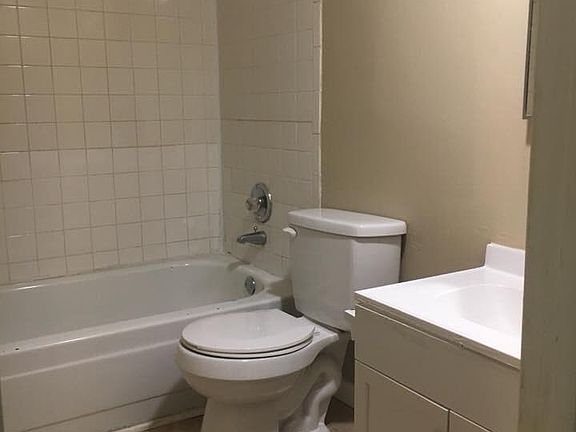 3rd image of 511 Ballard Dr #6