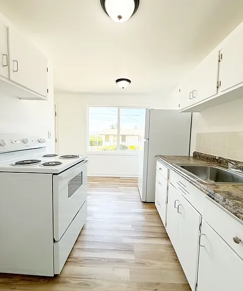 3326 Halverson Ave — Photo 9