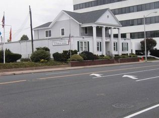 20 Lincoln Ave, Rockville Centre, NY 11570