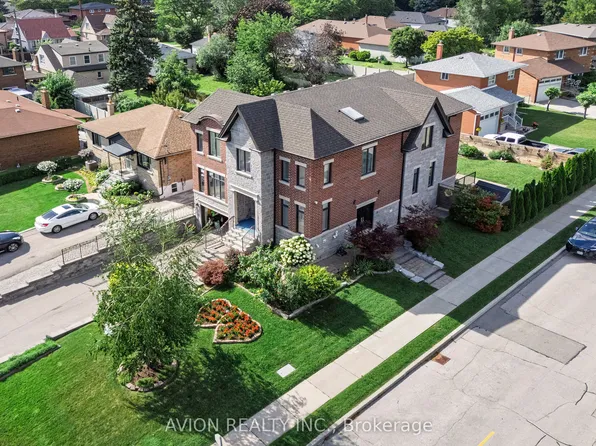 220 Falstaff Ave, Toronto, ON M6L 2E9