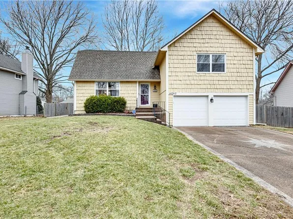 14912 S Wyandotte Dr, Olathe, KS 66062