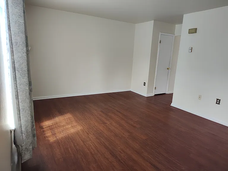 5653 Wood Ln — Photo 2
