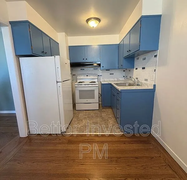 2400 39th Ave #9 — Photo 1