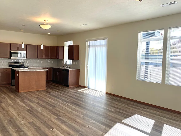 2311 N Bessie Rd — Photo 5