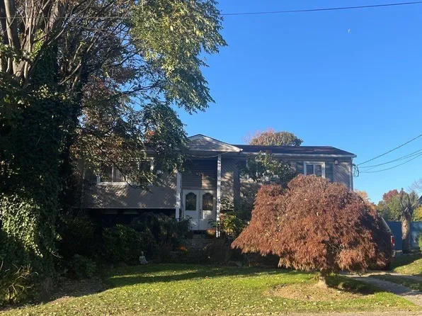 350 N Coventry Road N, West Hempstead, NY 11552