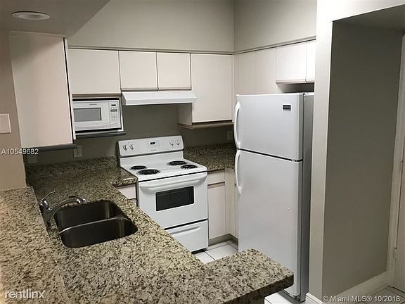 4th image of 3115 NE 184th St APT 4301