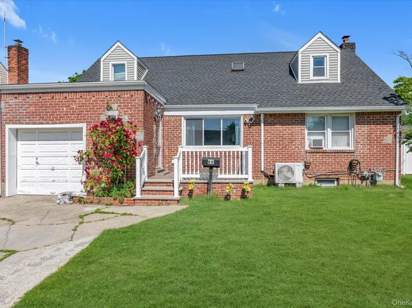 34 Newburgh Street, Elmont, NY 11003