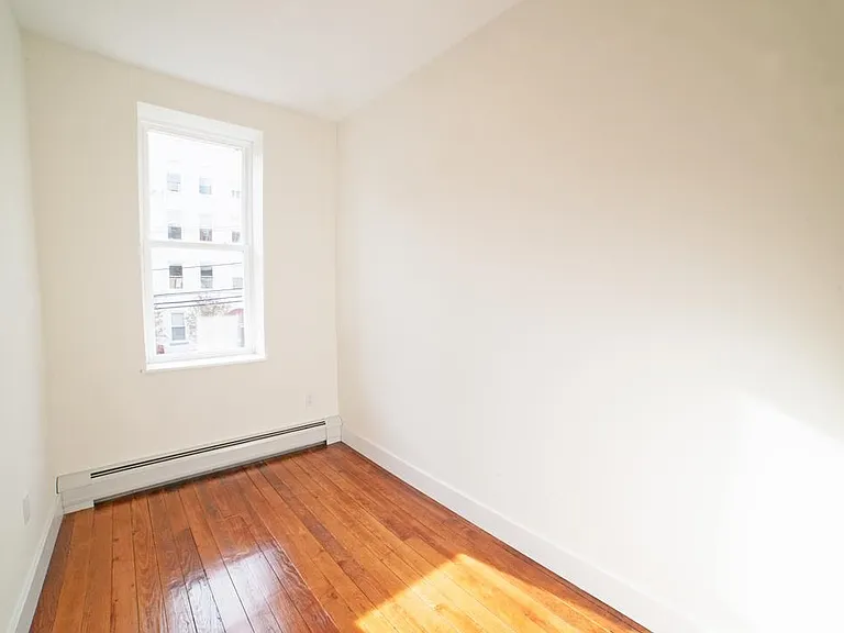 206 48th St #3 — Photo 16