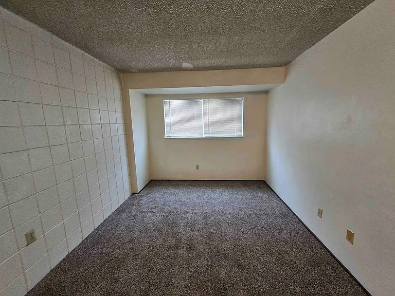 2125-2145 NW Highland Dr — Photo 18