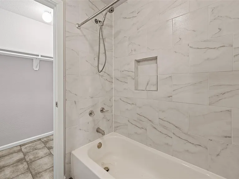 6138 Kenilwood Dr — Photo 11