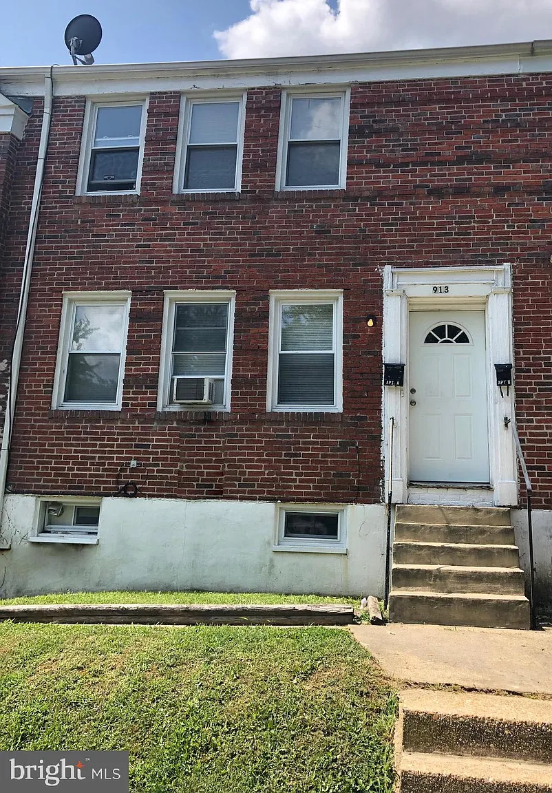 913 Saint Dunstans Rd photo 1