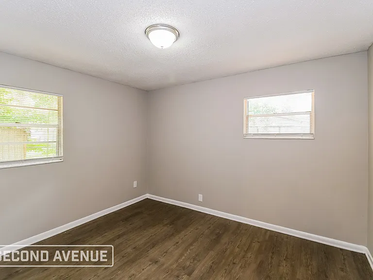 2939 W 4th St — Photo 17