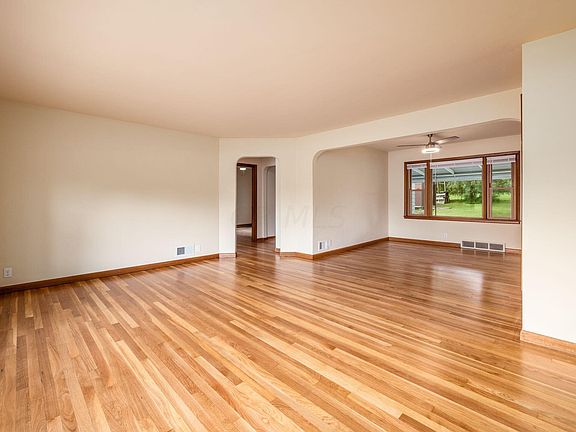 5th image of 294 E Columbus St