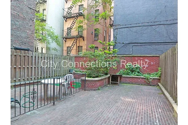 Rented by City Connections Realty | media 33