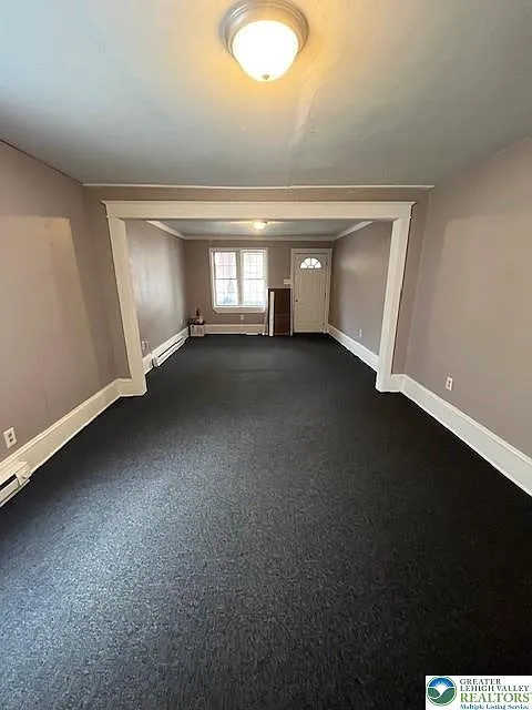 3 bed, 1.0 bath, 1100 sqft, $925 — Photo 3
