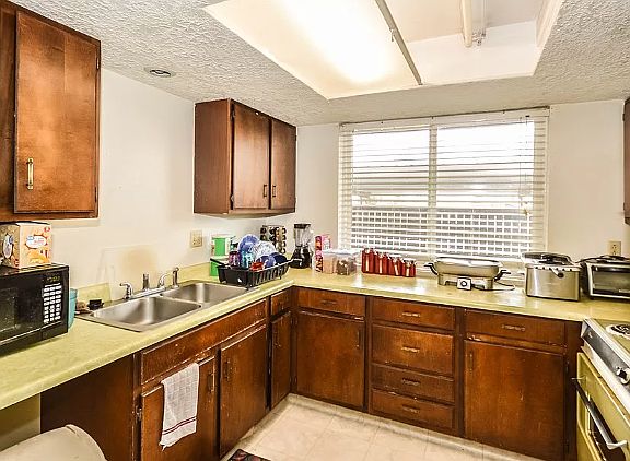 5th image of 1463 Vega Cir #5-1