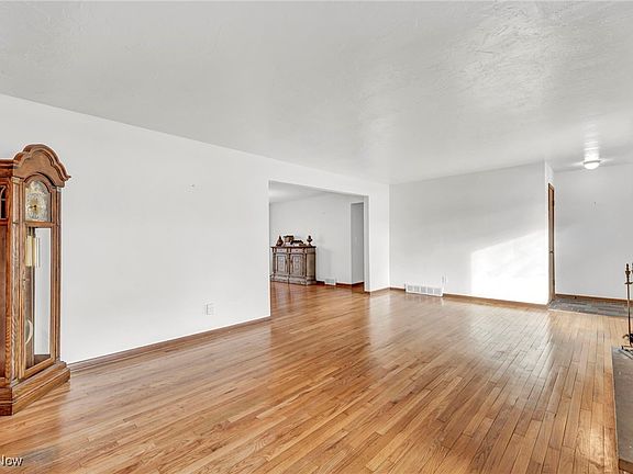 4th image of 1691 E Parkhaven Dr