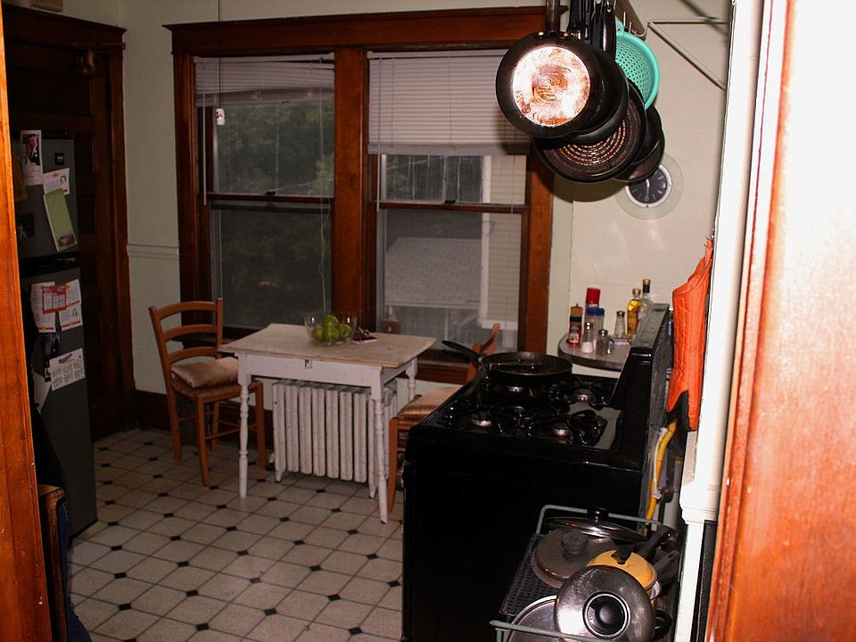1st image of 1120 7th St SE