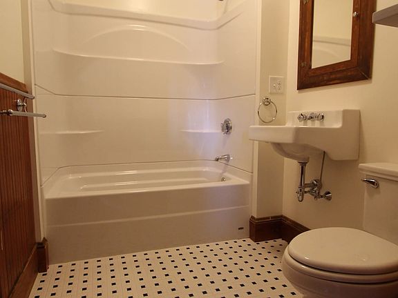 2nd image of 15 Broad St APT 3
