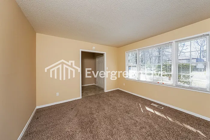 3 bed, 2.0 bath, 1456 sqft, $1,145 — Photo 2