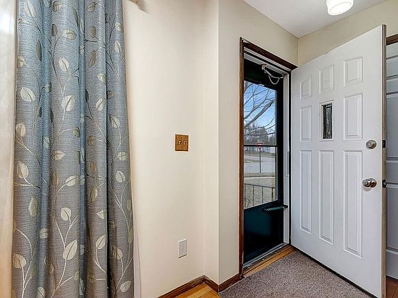 5th image of 1100 Oxford Ct