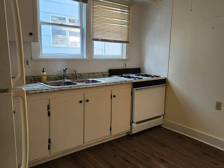 24 E 4th St #101 — Photo 7