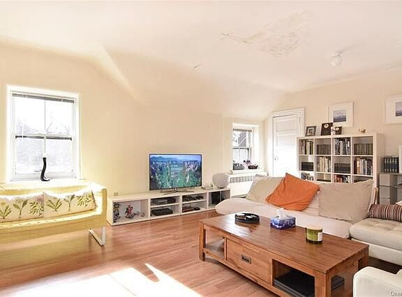 3rd image of 11 Strawberry Ln