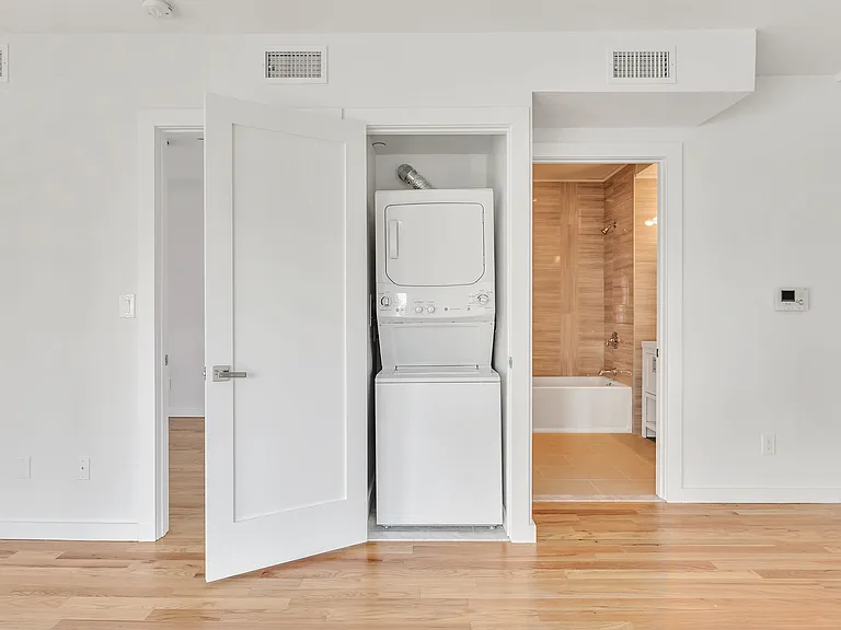 30-25 21st St #3B — Photo 4