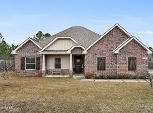 6420 Palmetto Pointe Dr, Ocean Springs, MS 39564