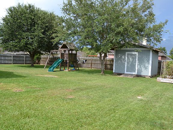 4th image of 307 Deer Meadow Blvd