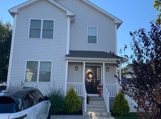 14 Cleveland Ave, Cranston, RI 02920