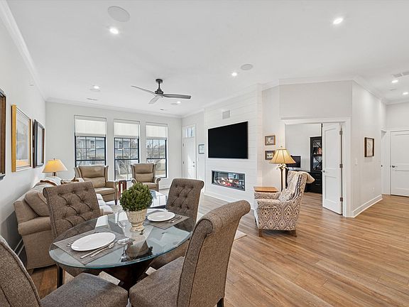 3rd image of 208 Campbell St #103