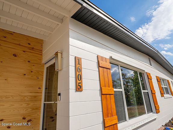 3rd image of 1605 Golfview Dr
