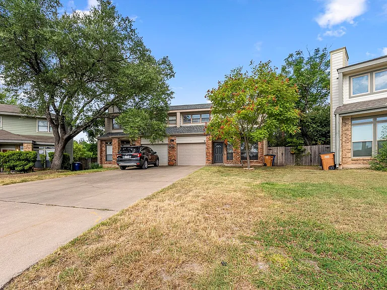 8302 Bradford Edward Cv #B — Photo 1