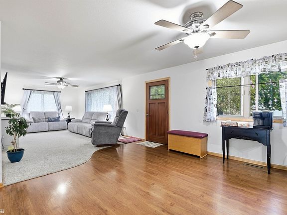4th image of 208 3rd St NE