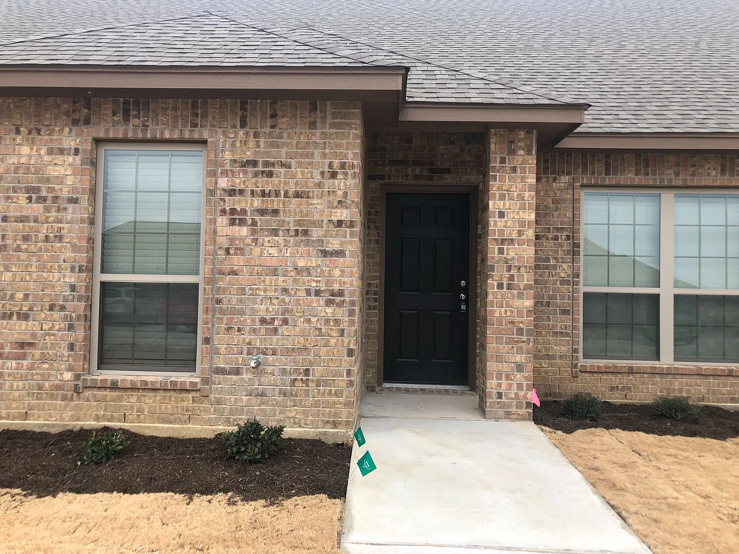 3/2 Brock Isd - Water & Lawn Included — Photo 2