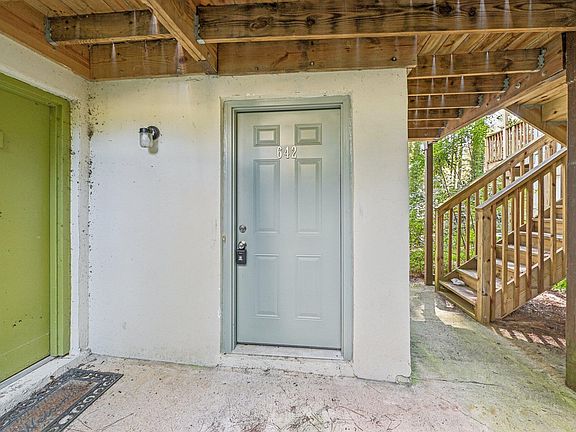 3rd image of 642 Pine Ridge Pl