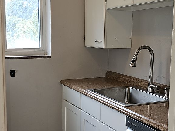 5th image of 1 Glen Elm Dr #9