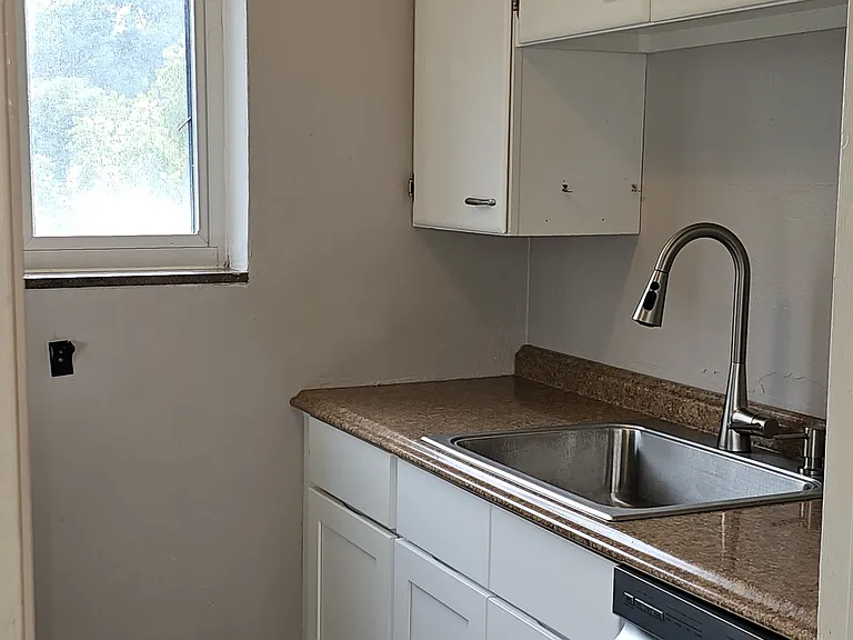 1 Glen Elm Dr #9 — Photo 5