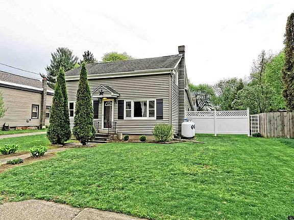 2nd image of 18 John St