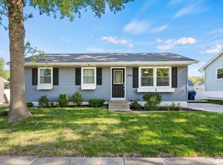 2014 Valley Dr, Davenport, IA 52806