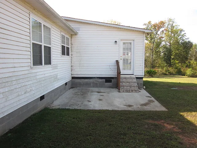 3 bed, 1900 sqft, $1,500 — Photo 2