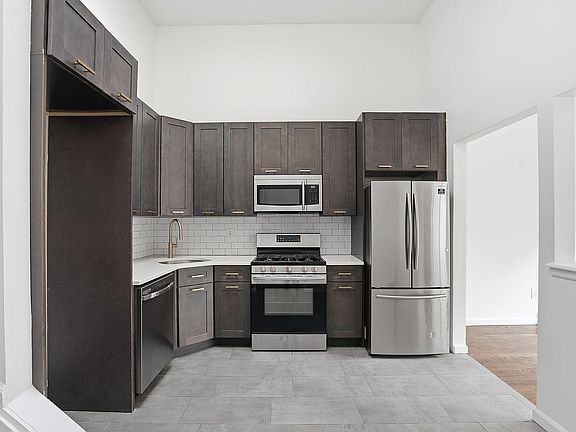 3rd image of 1495 Longfellow Ave