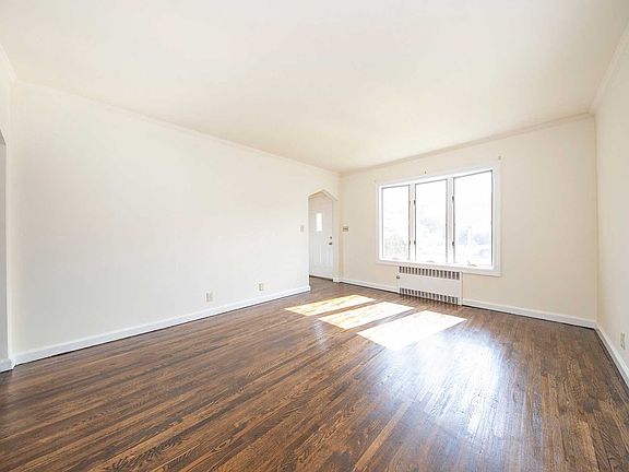 5th image of 848 Bradley St